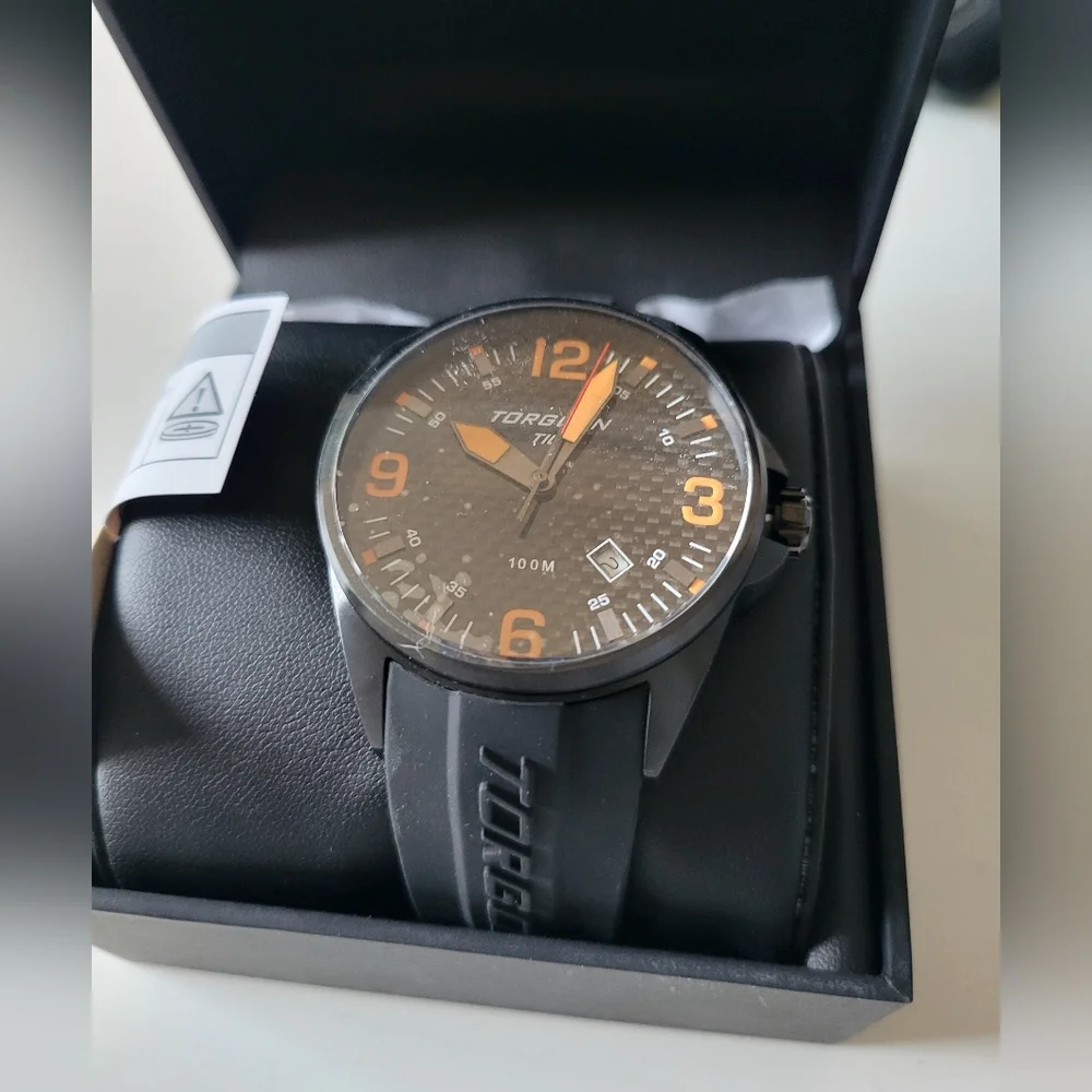 Torgoen T10 TN-1019 Blackbird Carbon Sapphire 44mm, Black Silicone Strap Watch